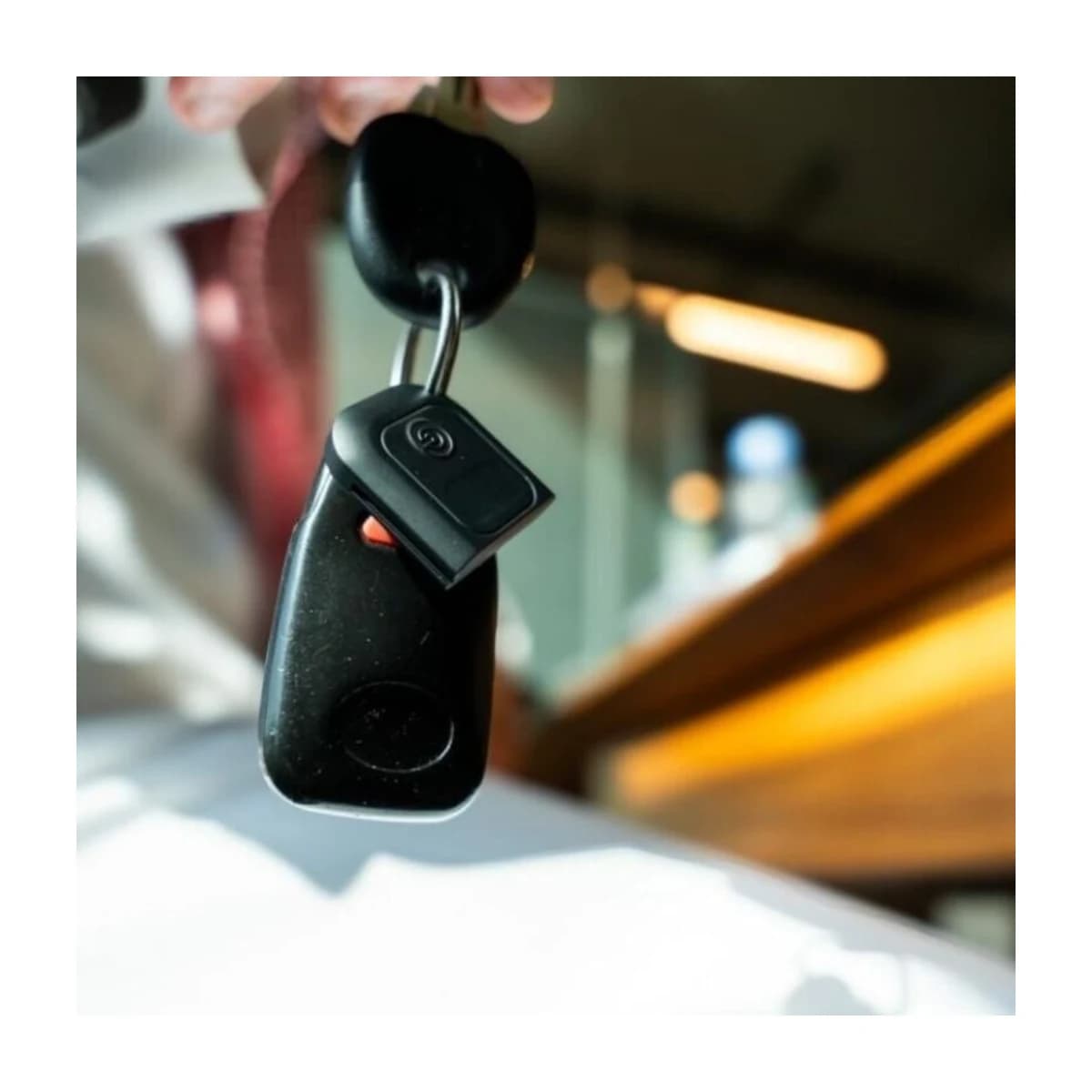 Goui G-Tag iOS Find My Tracker - Thumbnail Angle 3 | Elmougi Store UAE